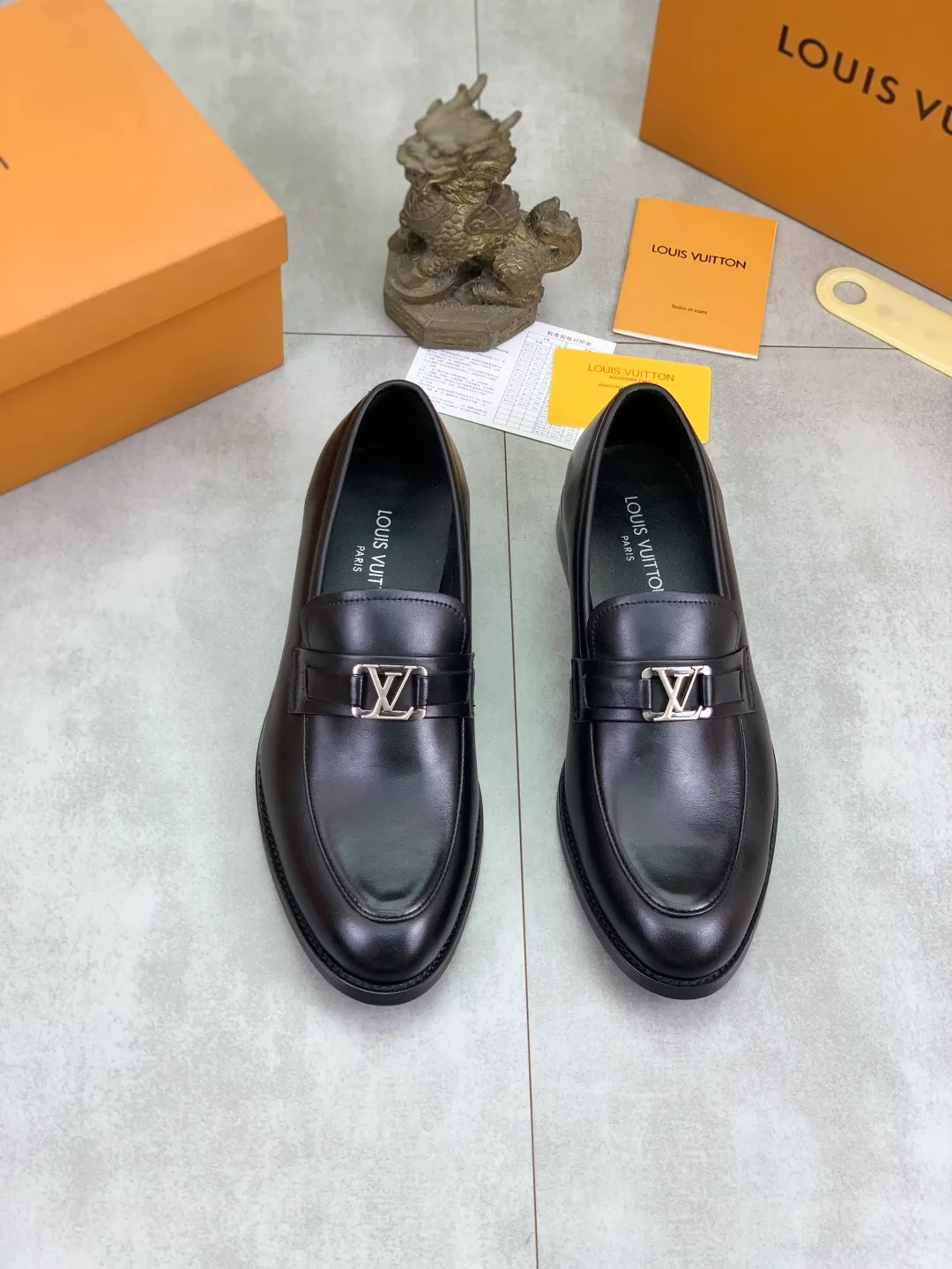 Men's Men's Shoes 💰P420 [New Style] 💰Yangli💎💎💎[Louis Vuitton] LV high-end men's formal business leather shoes, original order 1:1! Original imported calfskin, original metal buckle, imported sheepskin lining for feet, original outsole, men's shoe size: 39-45 (38.46 customized) black optional